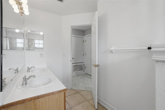 Building Photo - 1608 Imperial Palm Dr