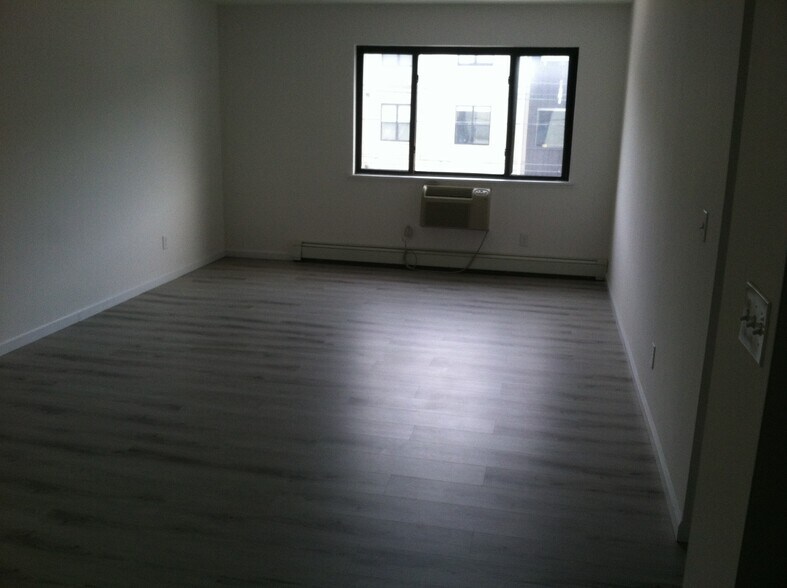 Building Photo - 792 Edgewood Ln