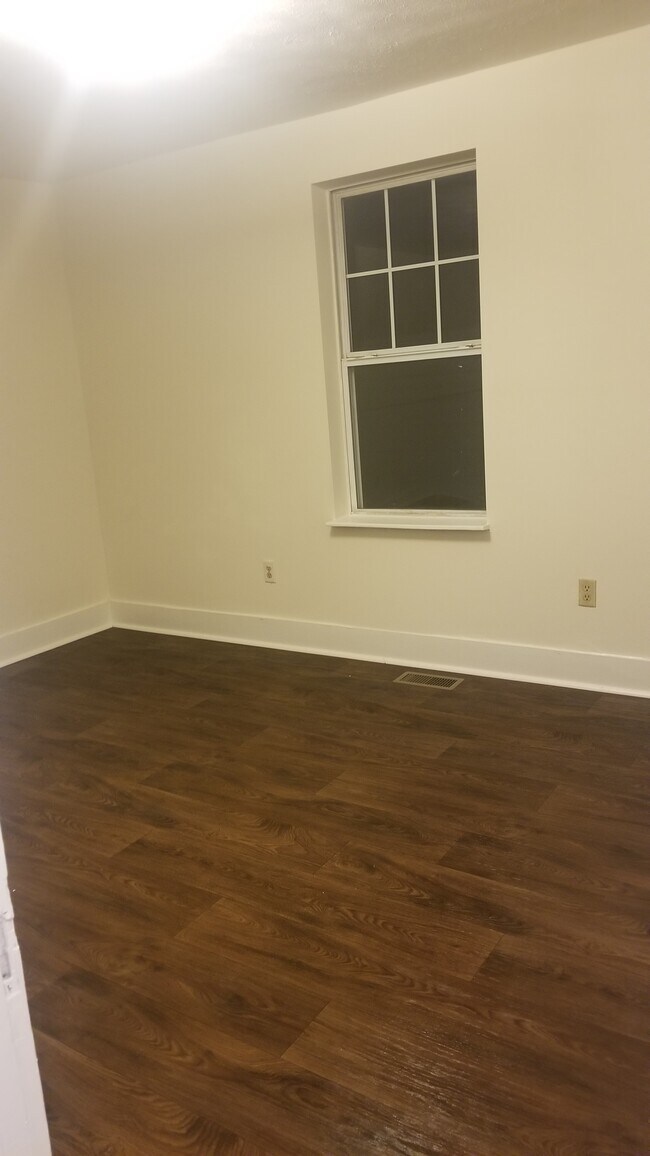 Building Photo - 403 E Oldtown Rd