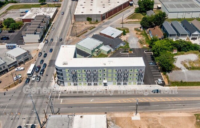 Building Photo - 901 E Main St