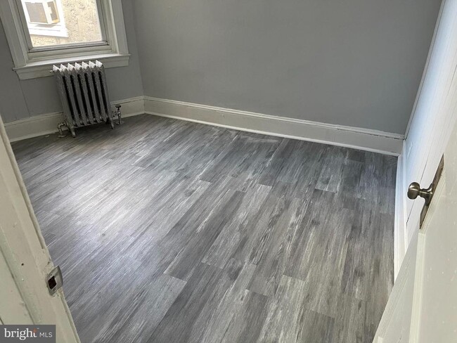 Building Photo - 127 E Coulter St