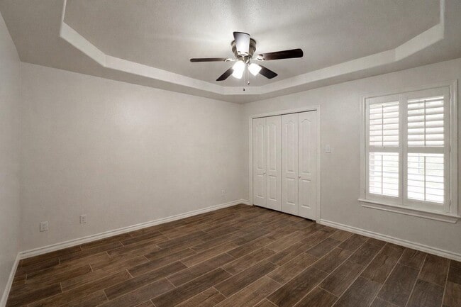 Building Photo - 1000 Ranchway Dr