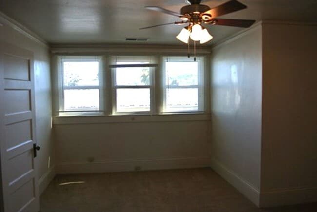 Building Photo - Charming Craftsman-Style 2BD/1BA Duplex – ...