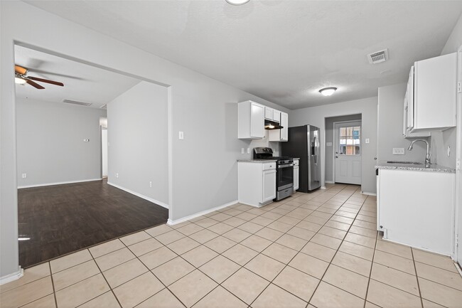 Building Photo - 7327 Winter Song Dr
