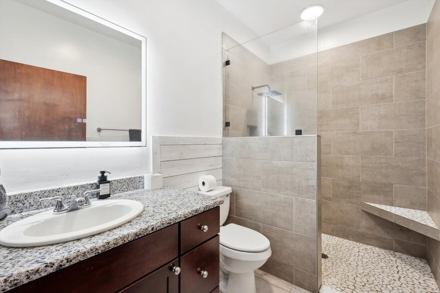 Building Photo - 12161 Hill Country Cir