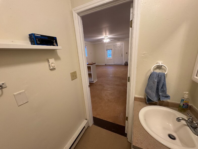 Building Photo - 706 Cherry Mountain St