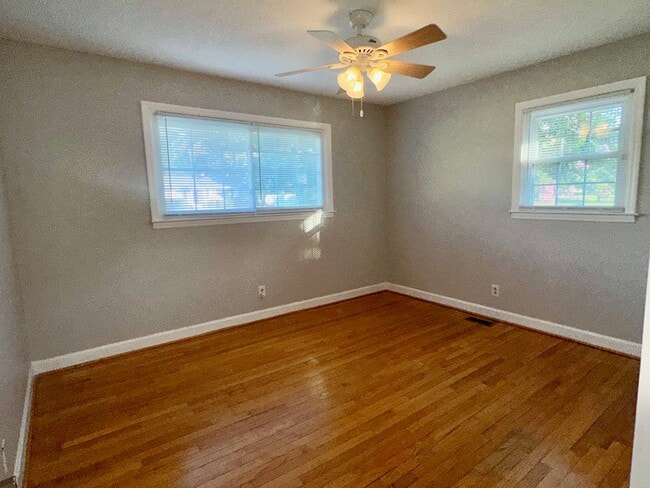 Building Photo - 1710 Bellevue Dr