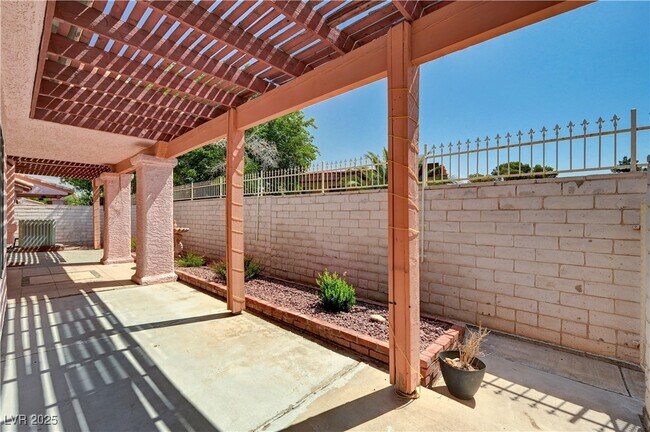 Building Photo - 618 Cervantes Dr