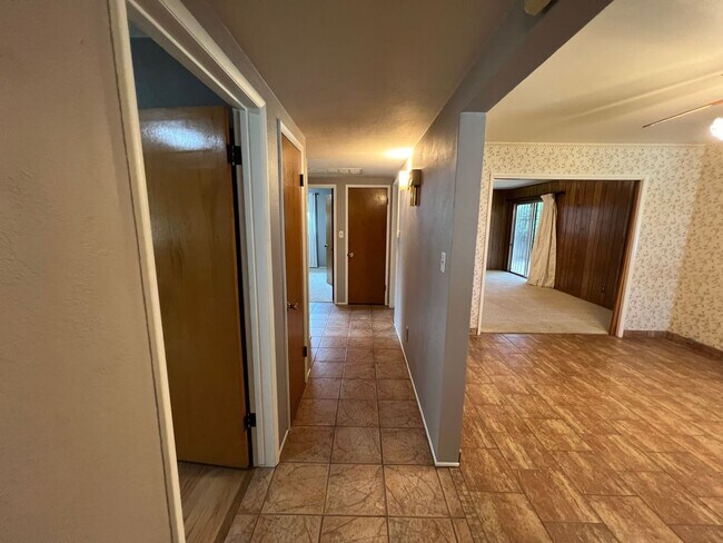 Building Photo - 723 S California St