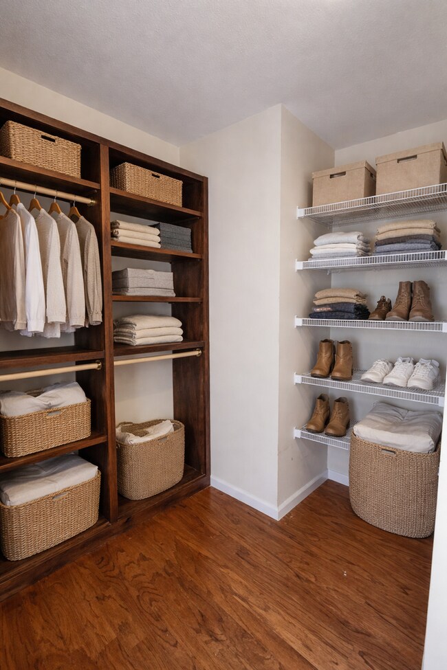 Building Photo - $2500 - 5 Bedrooms 3 Baths + Bonus Room