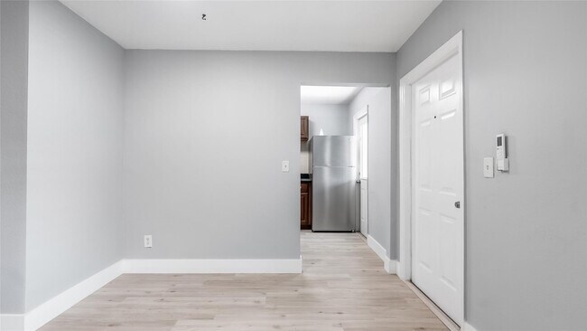 Building Photo - 626 SW 14th Ave