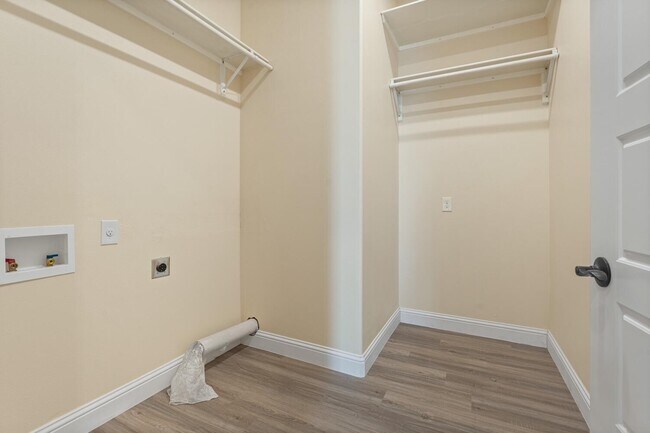 Building Photo - 48 Wilshire Blvd