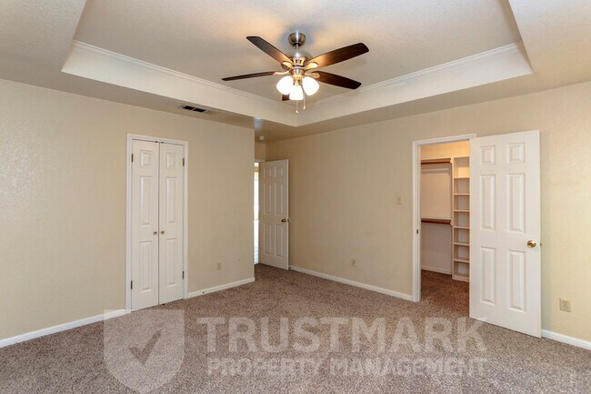 Building Photo - 800 Silver Creek Dr