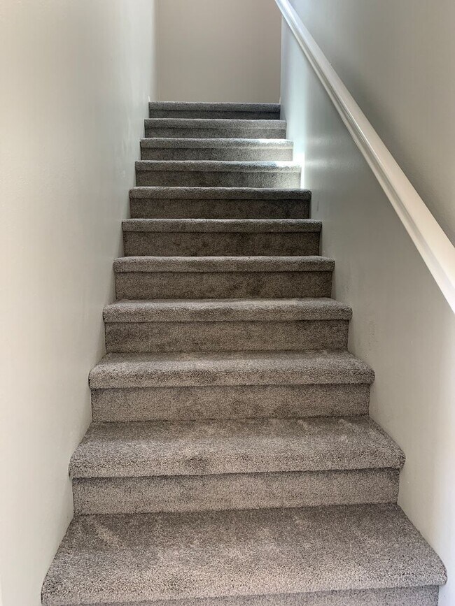 Building Photo - 3 Bedroom Condo for Rent in Murrieta