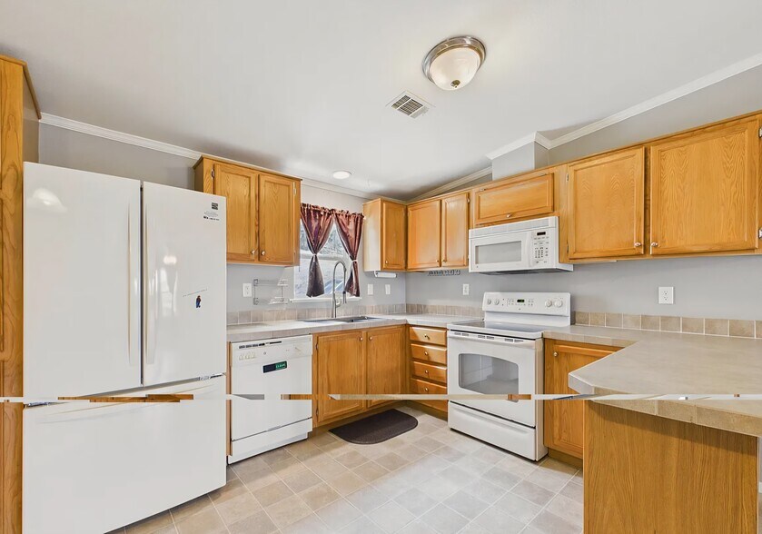 Building Photo - 111 Honeydew Ln