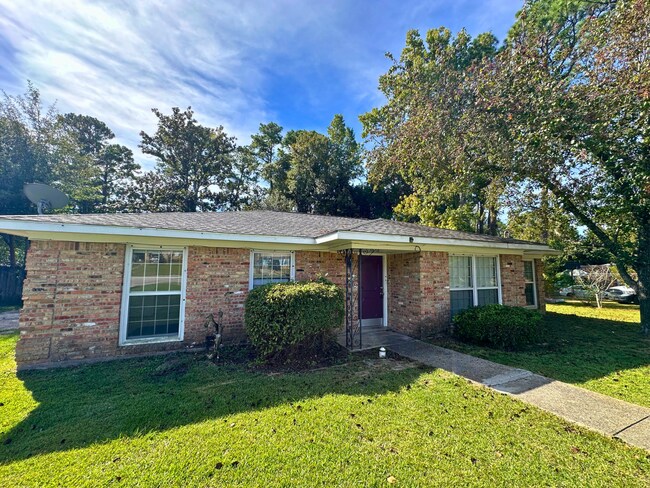 Building Photo - 110 Windsor Dr