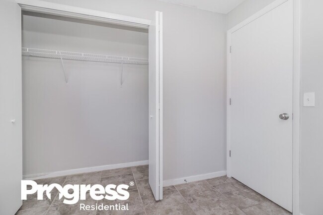 Building Photo - 3837 Stonemont Dr