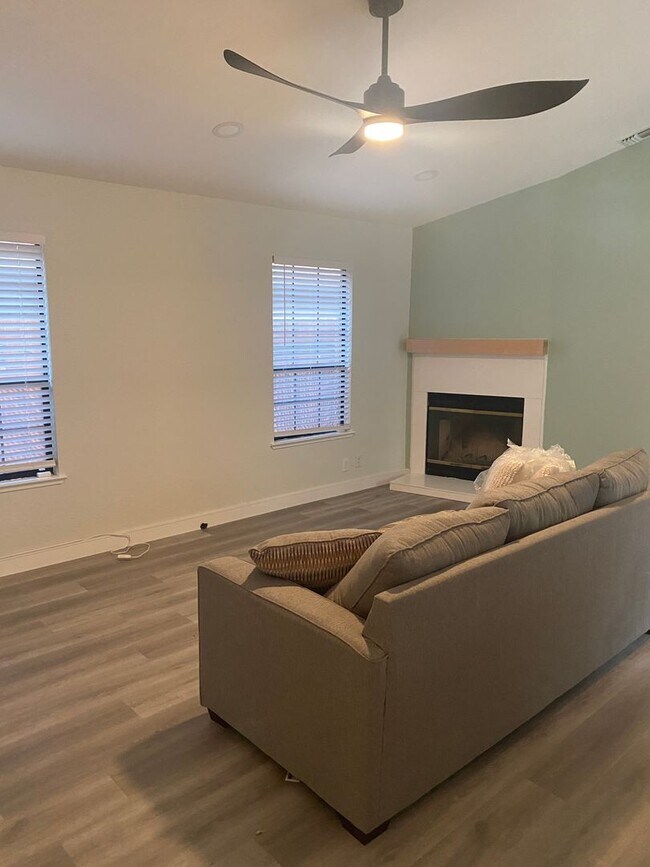 Building Photo - 1330 Puebla Way