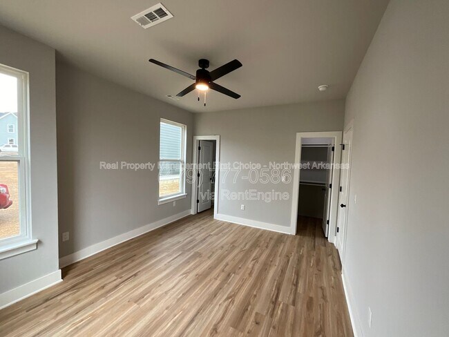 Building Photo - 1042 S Laramie Hts