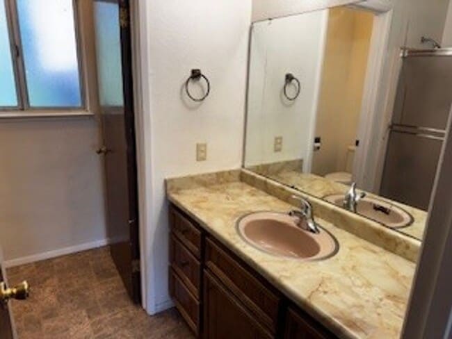 Building Photo - Upper Crystal Falls 2 Bedroom Home
