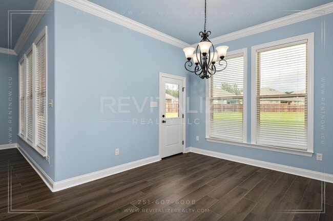 Building Photo - Stunning Luxury Home in Silverhill