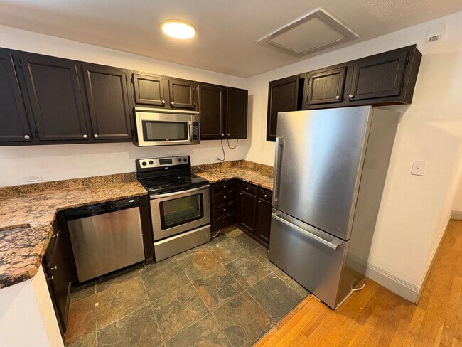 Building Photo - 110 W Summit Hill Dr SW