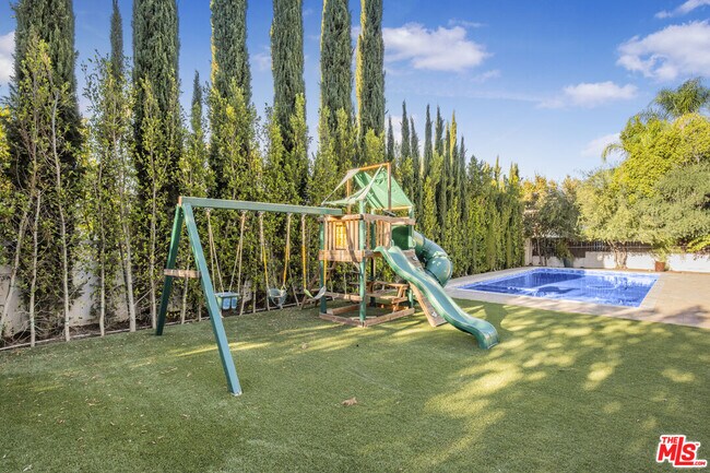 Building Photo - 14619 Valley Vista Blvd