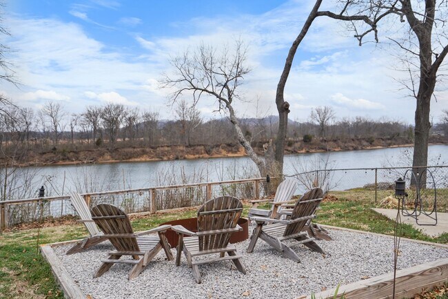 Building Photo - 6620 Upton Ln