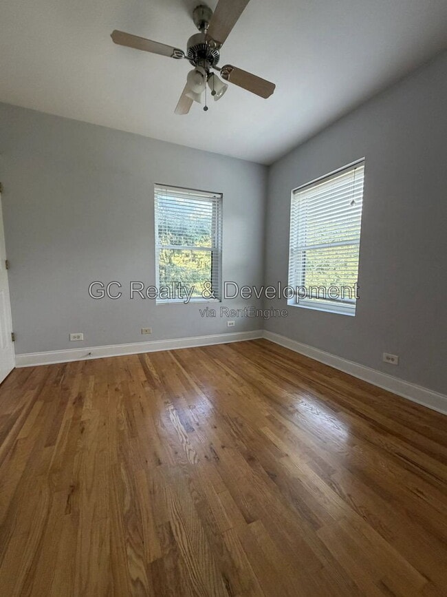 Building Photo - 702 Reba Pl
