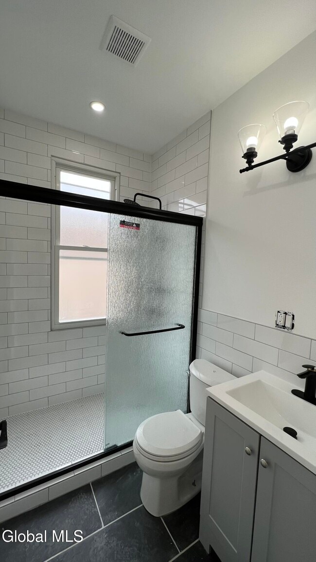 Building Photo - 143 5th Ave