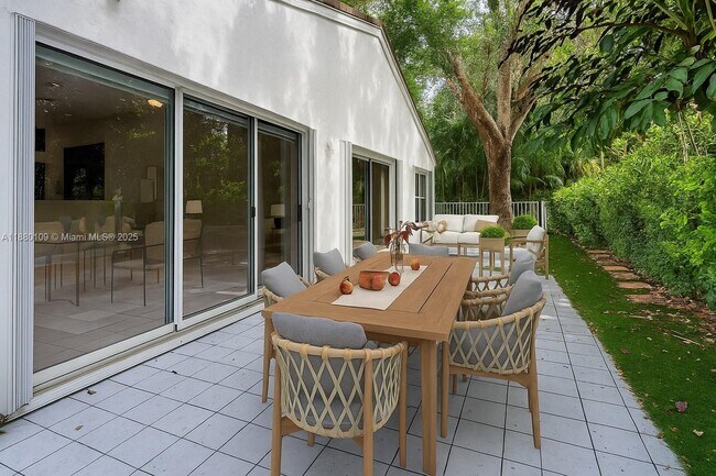 Building Photo - 1501 SW 149th Ave