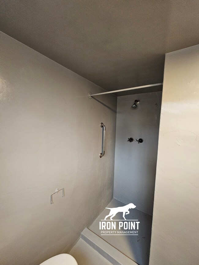 Building Photo - Renovated 3bed/2bath home w/gas fireplace, garage, near downtown Caldwell.