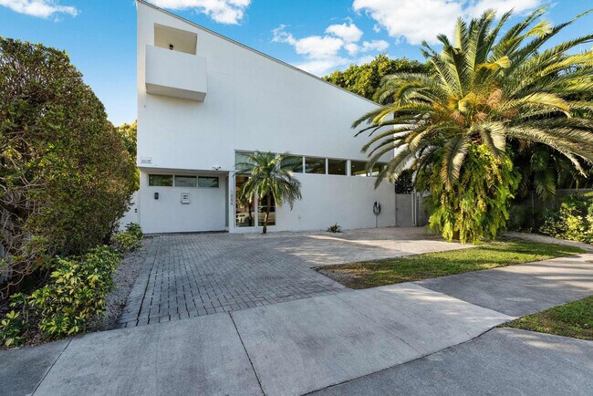 Building Photo - 1884 SW 17th St