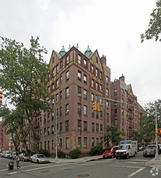 Primary Photo - 162-05 89th Ave