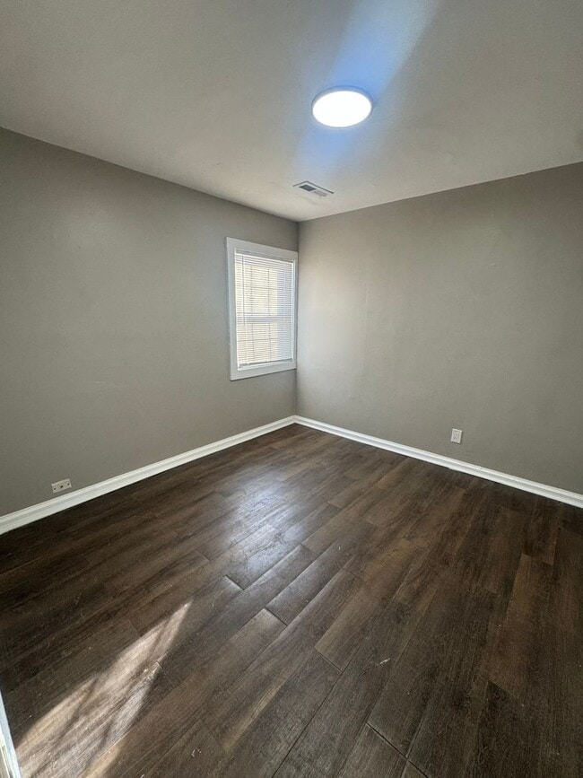 Building Photo - Charming 3-Bedroom Home in Gary