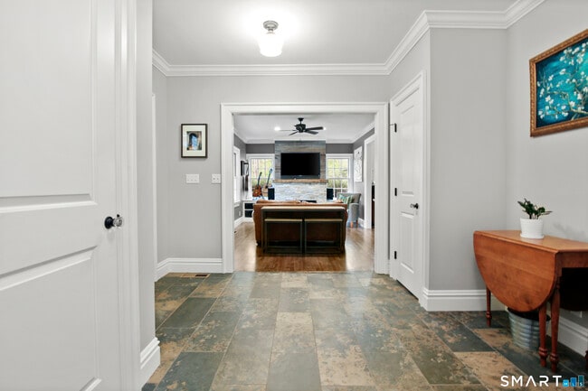 Building Photo - 14 Winslow Ln