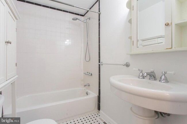 Building Photo - 2107 Kater St