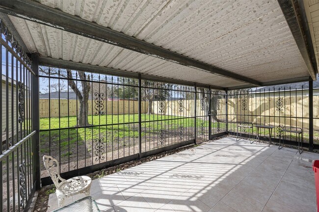 Building Photo - 5303 Heatherbrook Dr