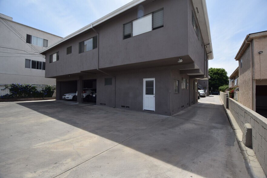 Building Photo - 4334 Mammoth Ave