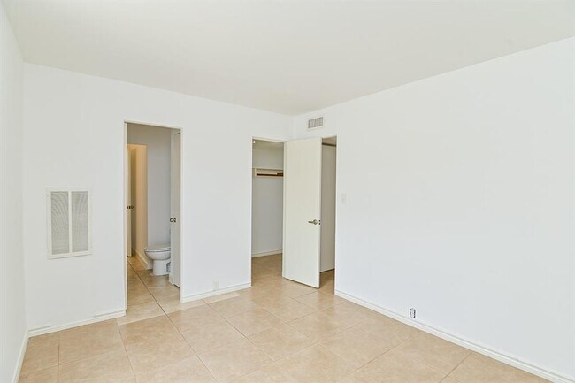 Building Photo - 5353 Institute Ln