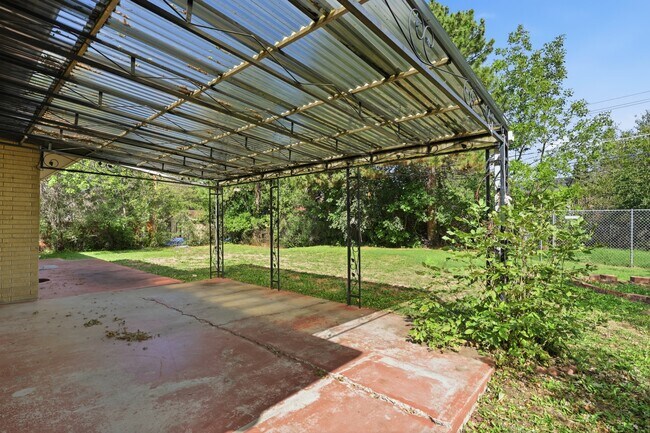 Building Photo - 3705 W Eastman Ave