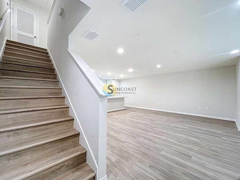 Building Photo - 3821 SW 43rd Ct