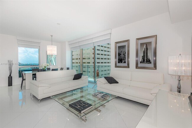 Building Photo - 300 S Biscayne Blvd