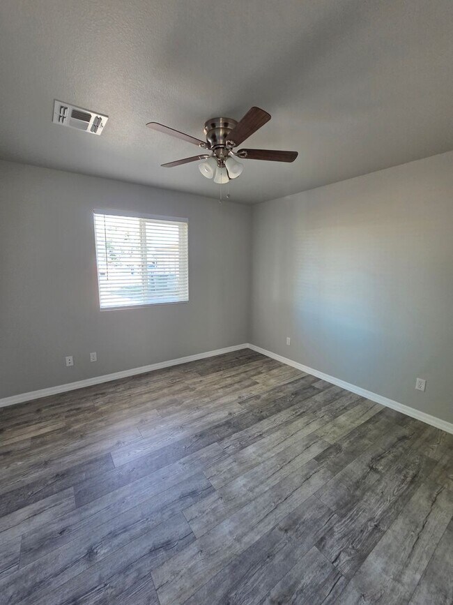 Building Photo - 2 Bed/1 Bath almost brand new in Central BHC