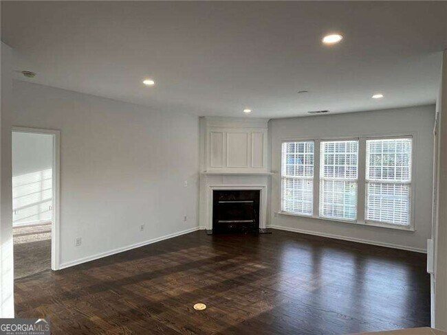 Building Photo - 319 Dexter Dr