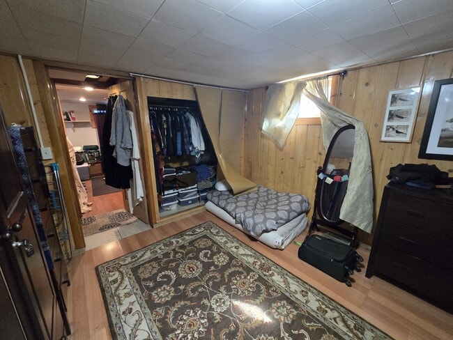 Building Photo - 417 E Tamarack St