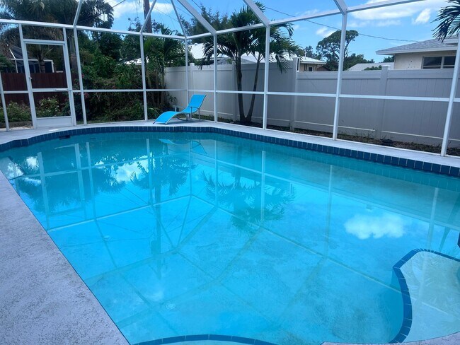 Building Photo - Privacy, Pool and Fresh Pizza!