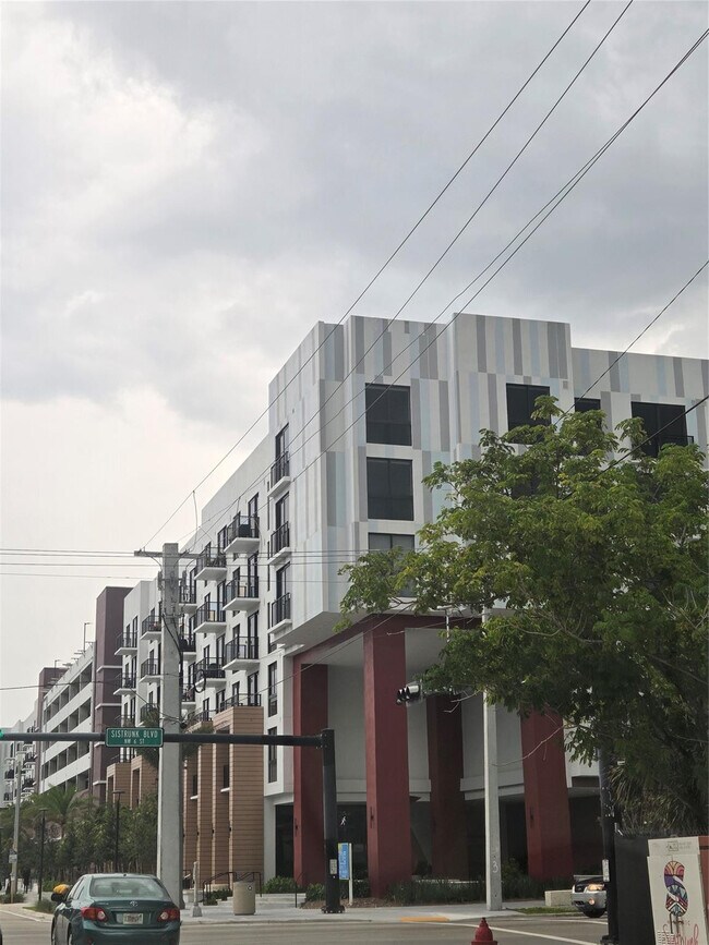 Building Photo - 508 NW 8th Ave