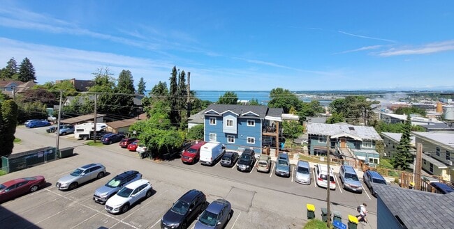 Building Photo - Southside Condo with a View - 1 Bedroom - ...