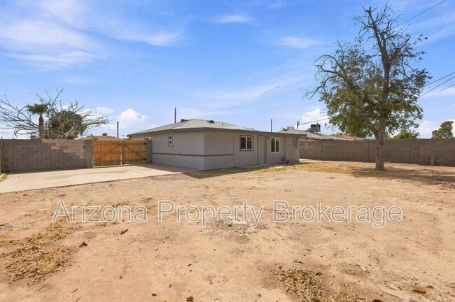 Building Photo - 3302 W Solano Dr S